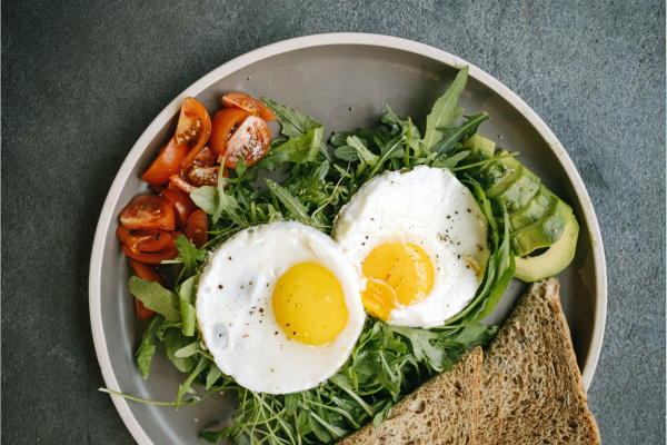 oeuf au petit déjeuner